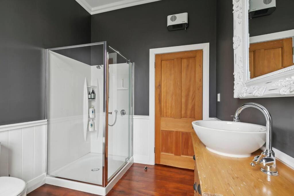 Historic Charm In Greytown - Cosy Kowhai Cottage Exterior photo
