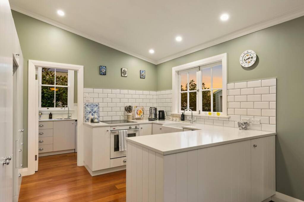 Historic Charm In Greytown - Cosy Kowhai Cottage Exterior photo